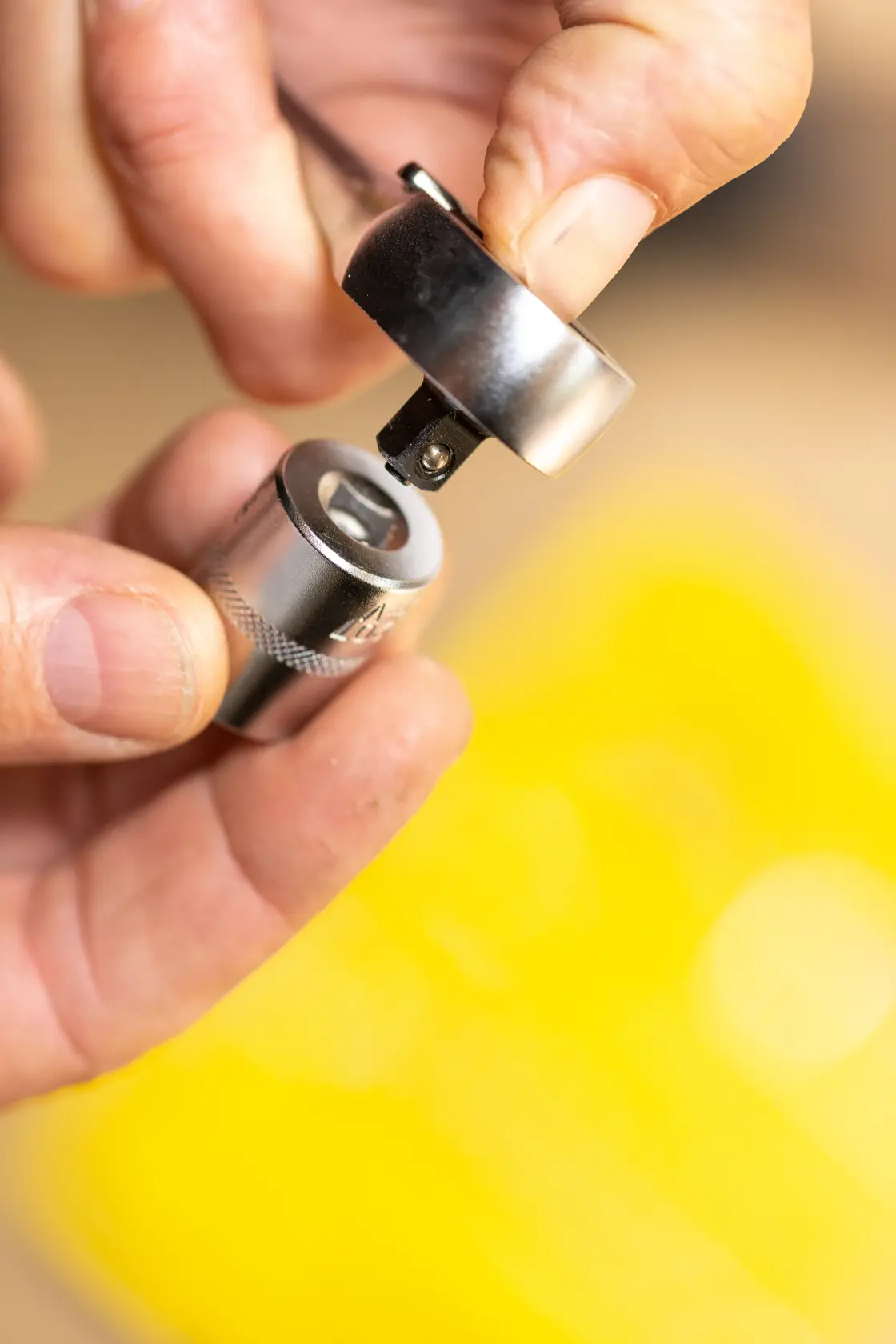 STANLEY FMMT17195-0 socket and ratchet tool close-up, photography of metal parts held by hand.