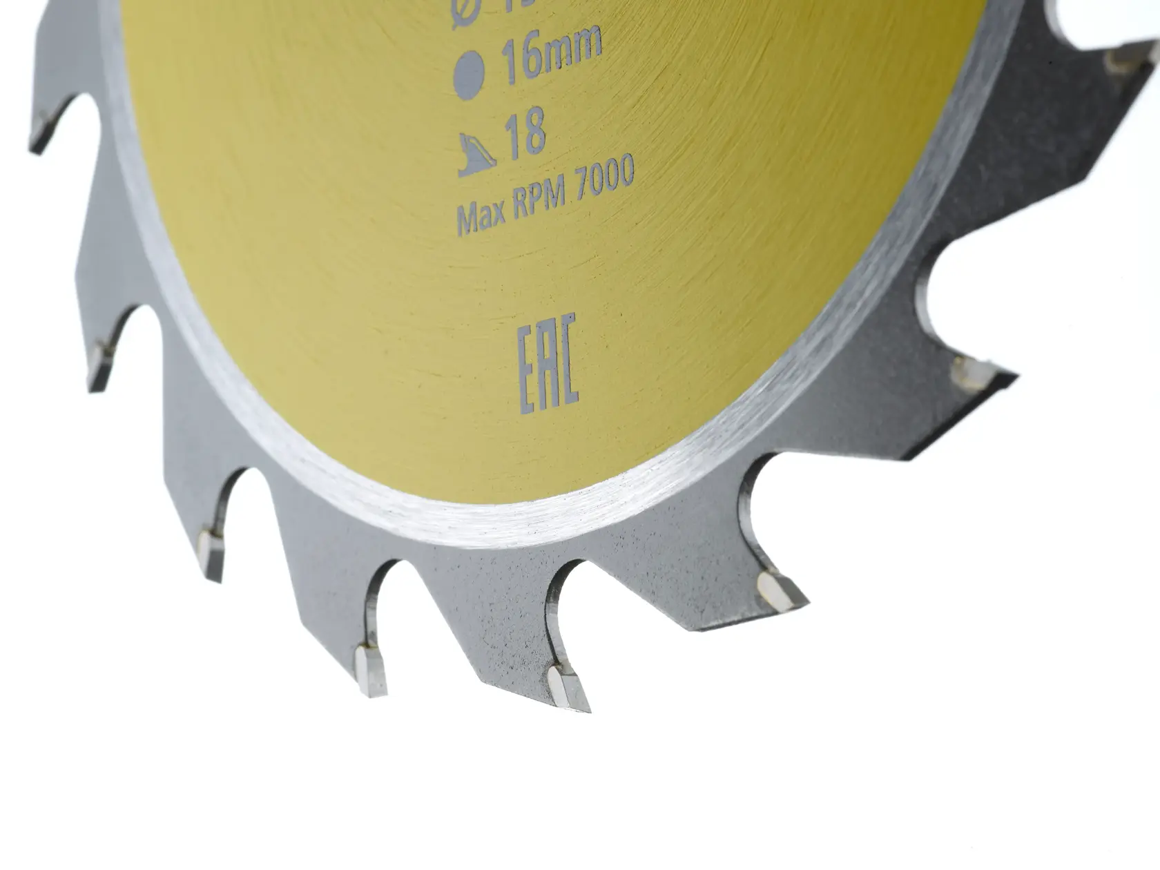 Close-up of a circular saw blade with yellow center and sharp silver teeth, showing technical specifications.