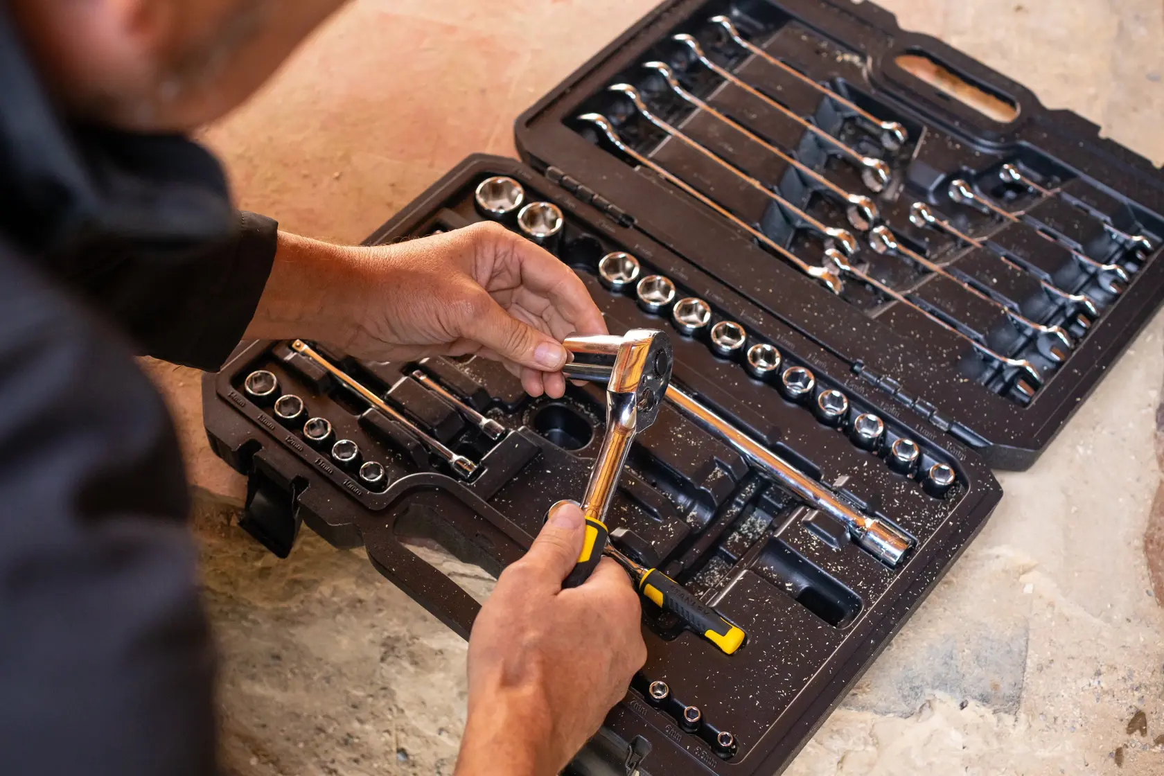 STANLEY STMT82832-1 tool set with sockets, wrenches and ratchet, photo of tools in open black case.
