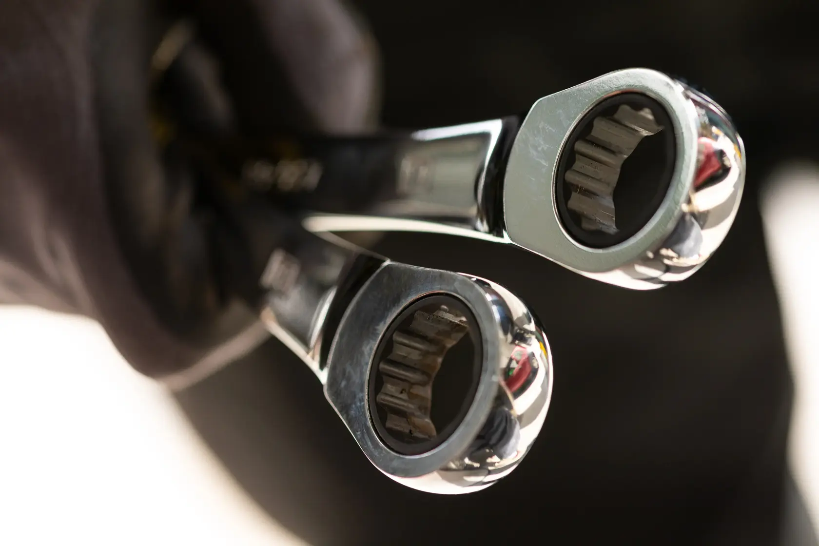 STANLEY STMT82847-0 photography showing close-up of two ratcheting wrenches held in a gloved hand.
