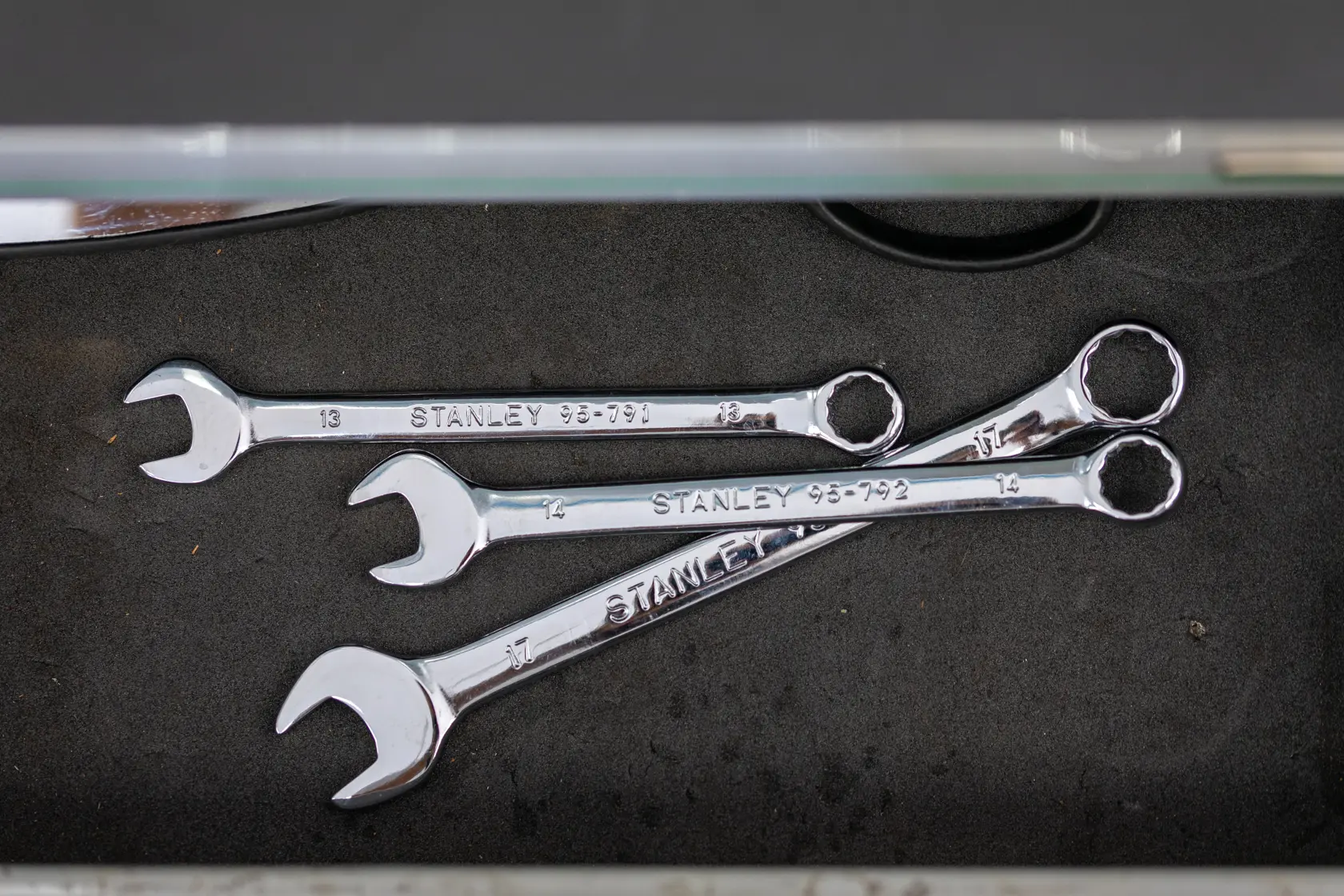 Photo of STANLEY STMT95911-0 chrome combination wrenches set in a drawer, top view.